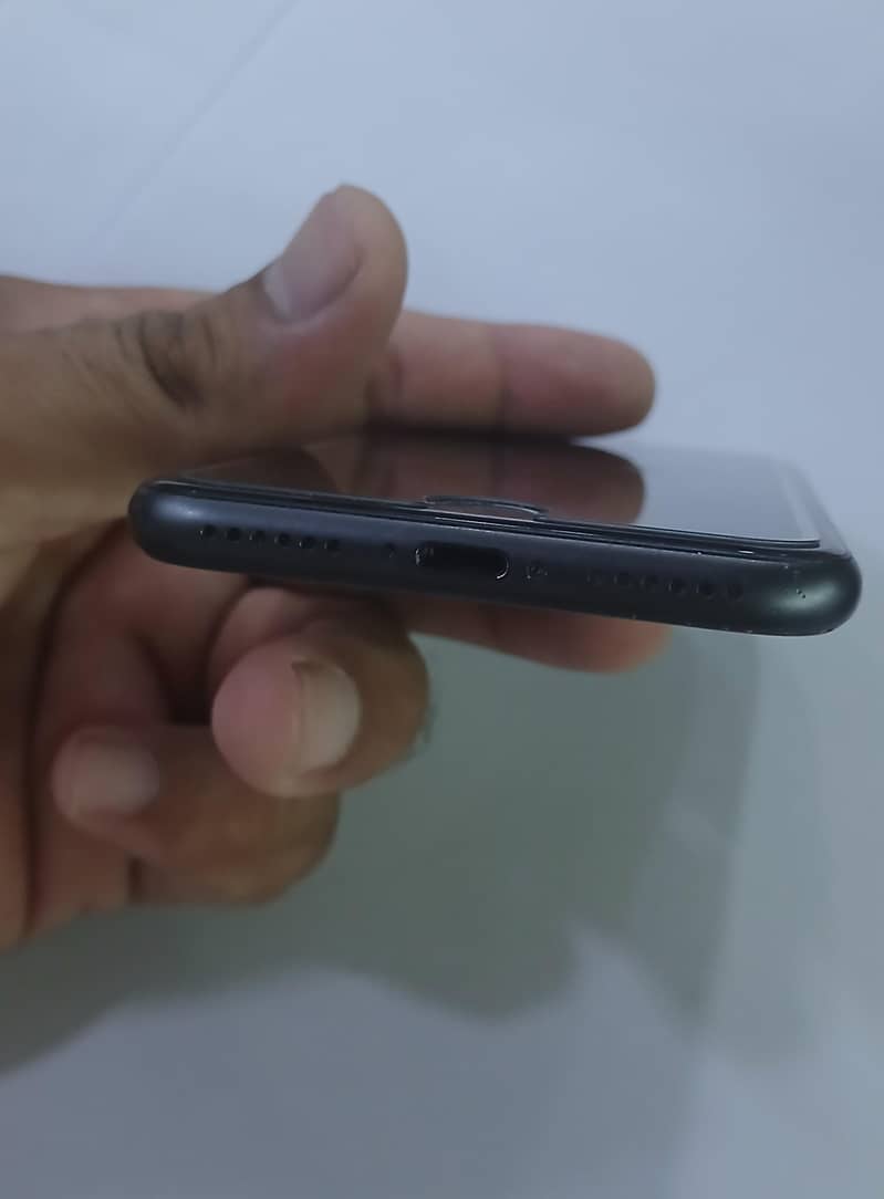 Apple iPhone 8 1