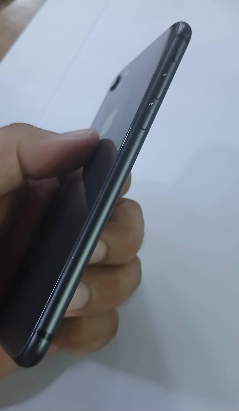 Apple iPhone 8 3