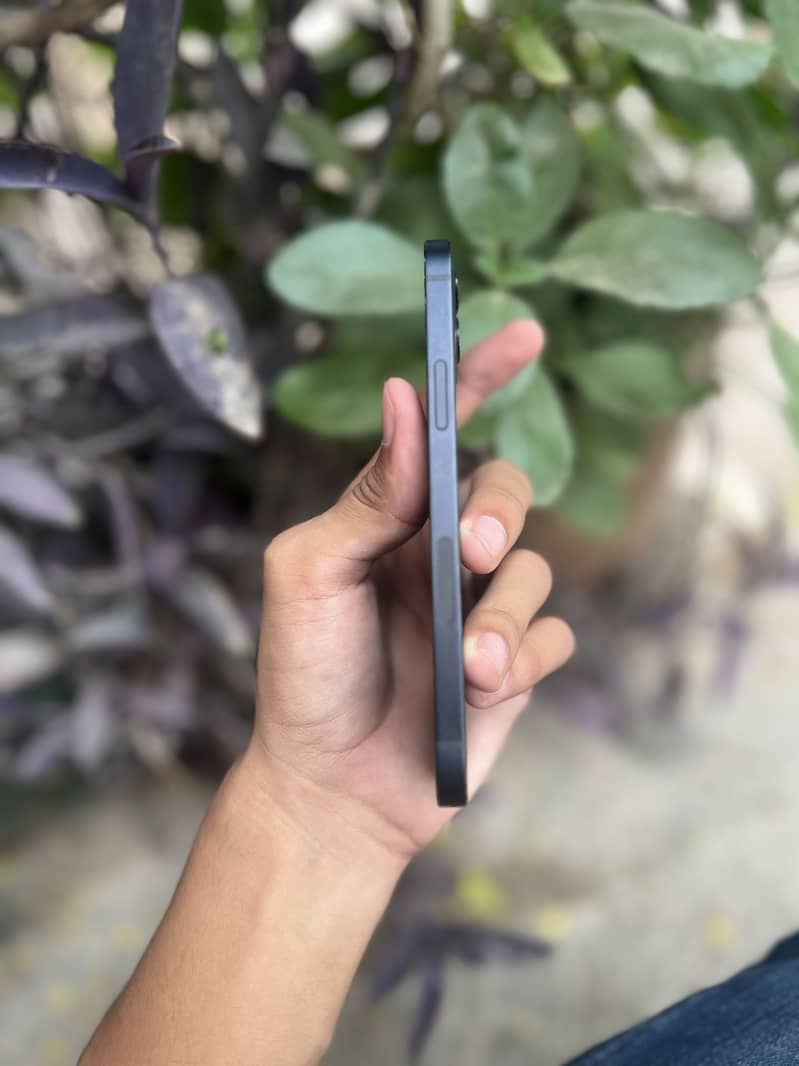 Apple iPhone 12 3
