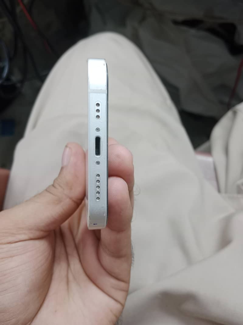 Apple iPhone 12 3