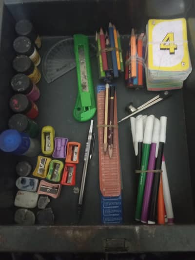 artists tool and uno card and ball for sale
