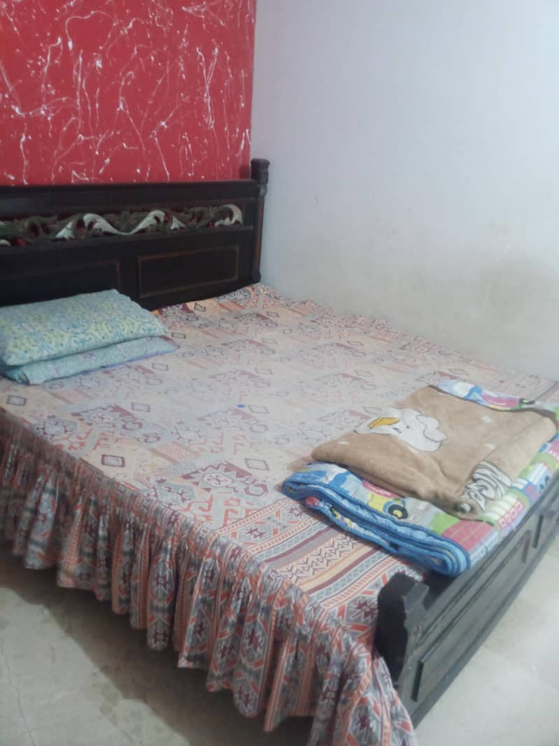 Queen size bed 1
