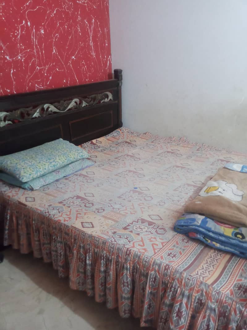 Queen size bed 2