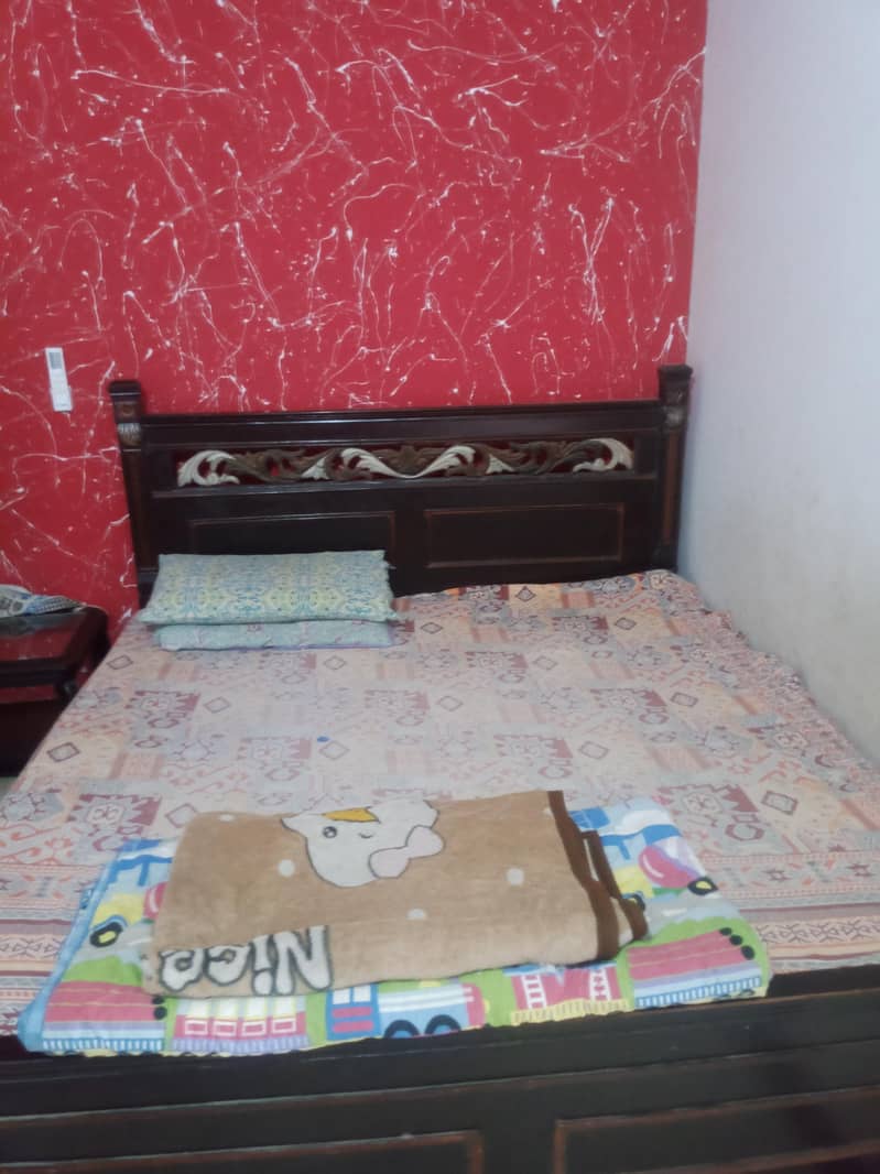 Queen size bed 3