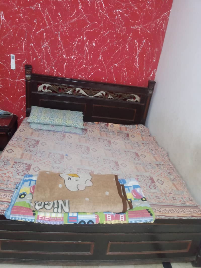 Queen size bed 5