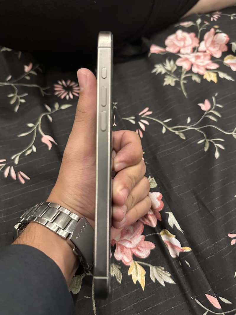 Apple iPhone 15 Pro Max 3