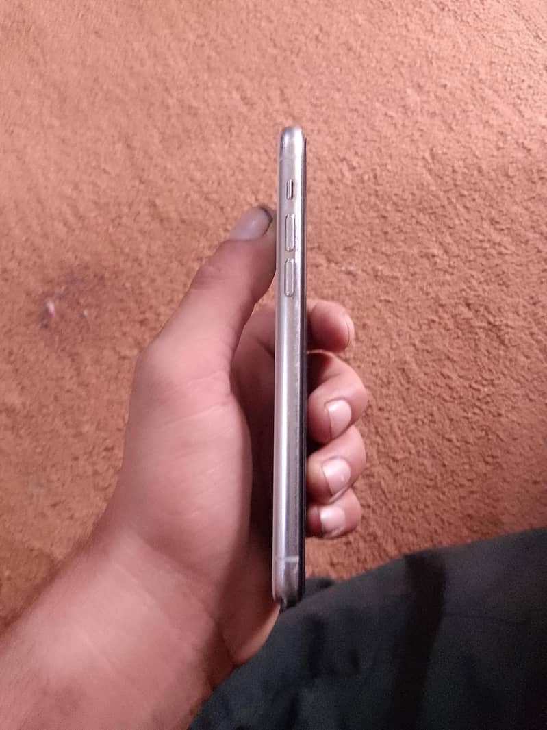 Apple iPhone 11 Pro 2