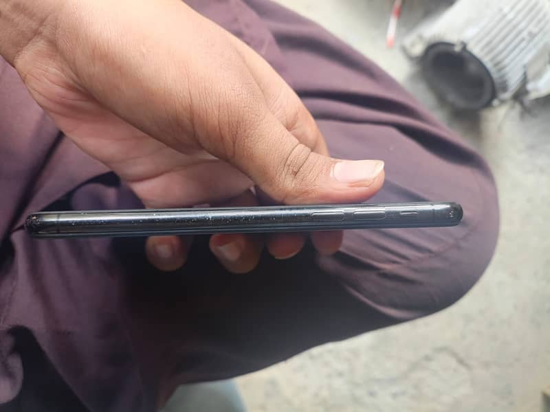 Apple iPhone X 3