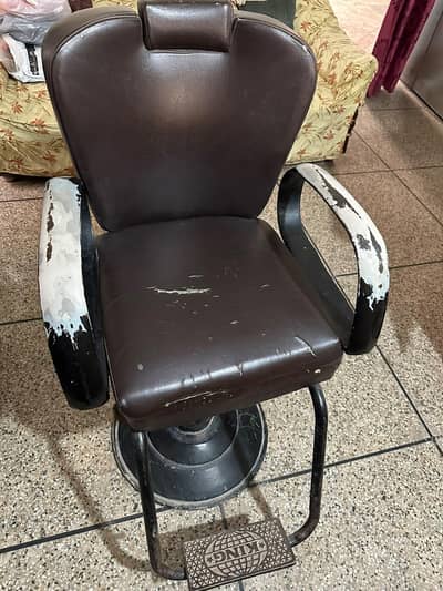 Salon chair