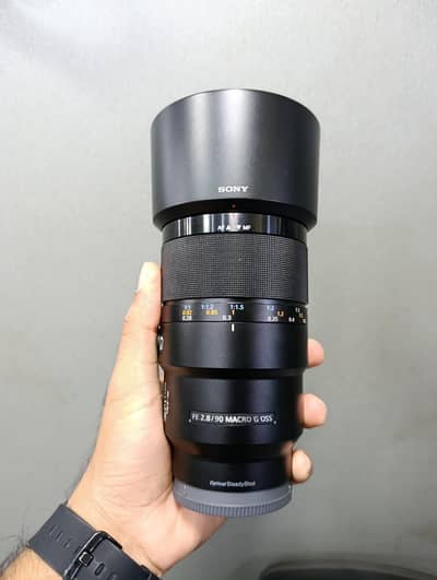 Sony FE 90mm f/2.8 Macro G OSS Lens