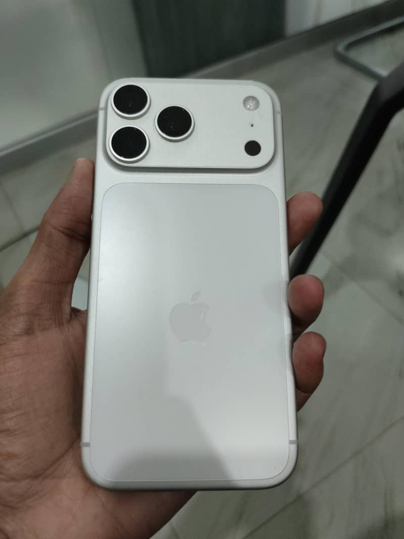Apple iPhone 17 Pro Max 0
