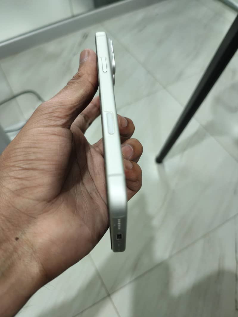 Apple iPhone 17 Pro Max 4
