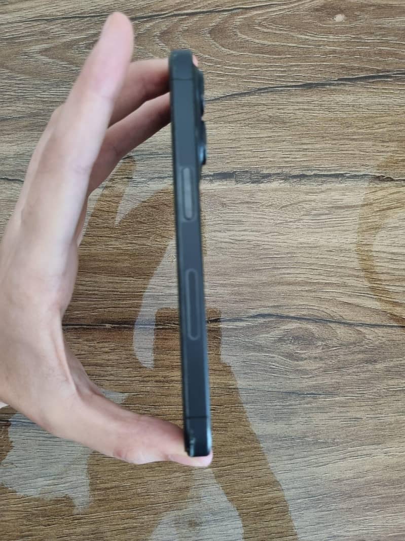Apple iPhone 15 Pro 4