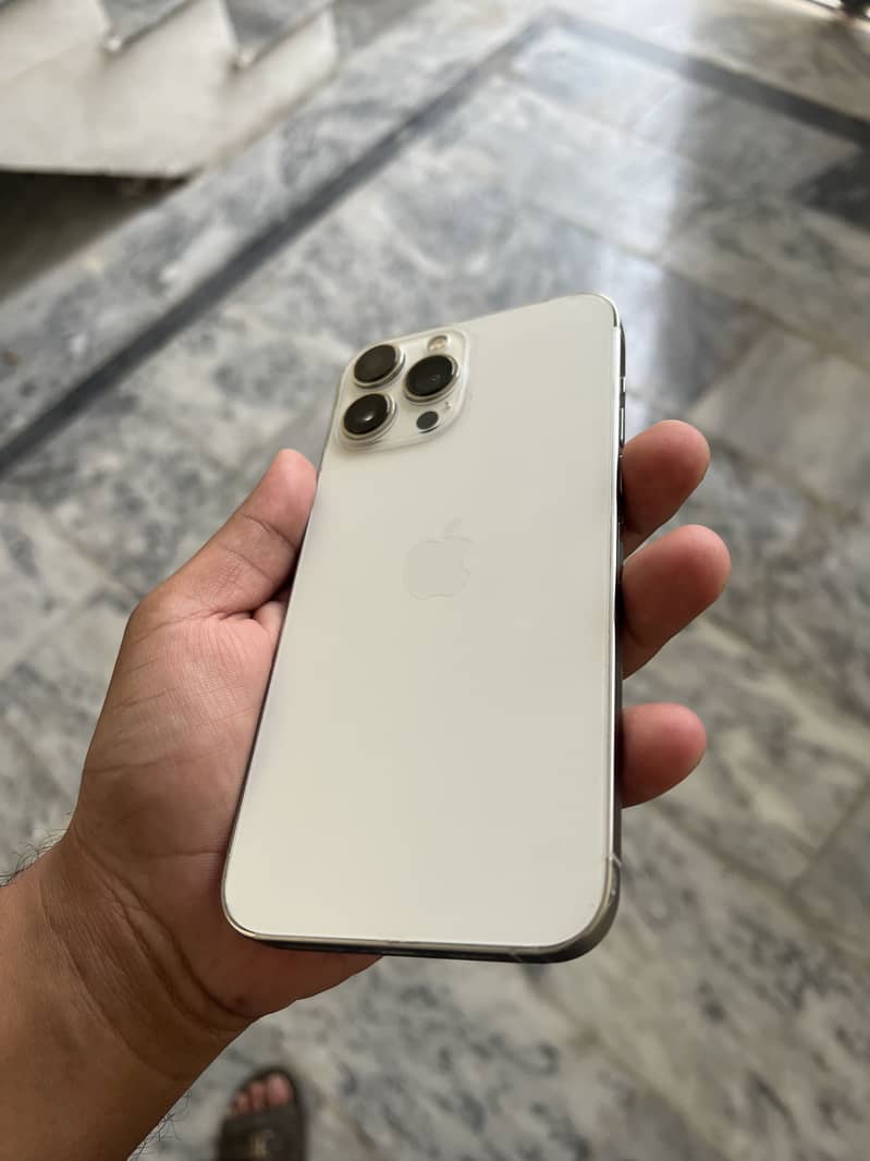 Apple iPhone 13 Pro Max 3