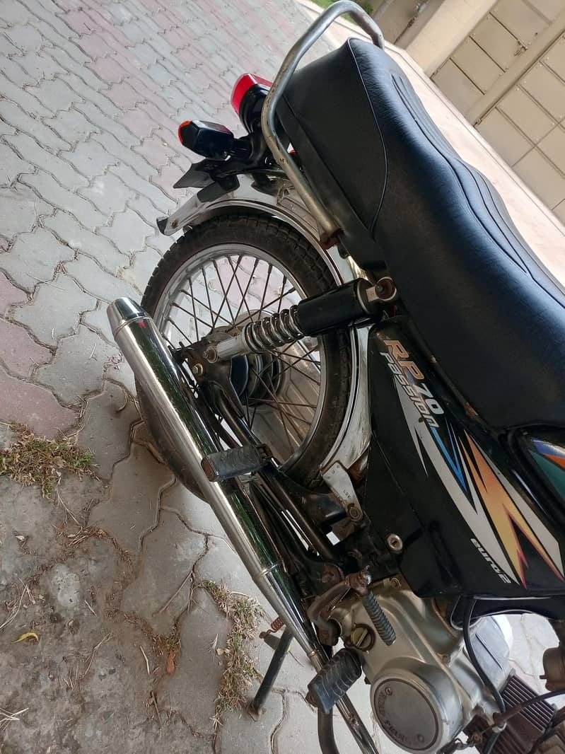 اچھی بیک ہے مزے کی کسی طرح کا کوئ کام ہونے والا نہیں ہے 3