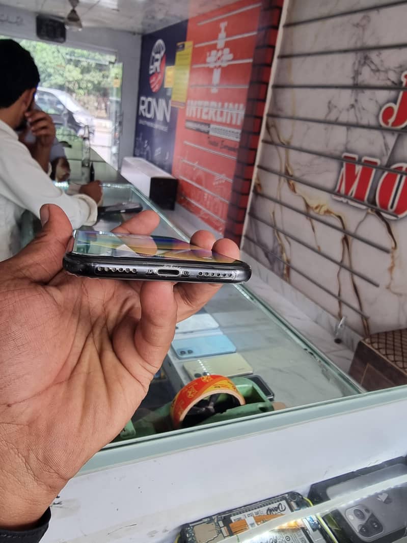 Apple iPhone X 5
