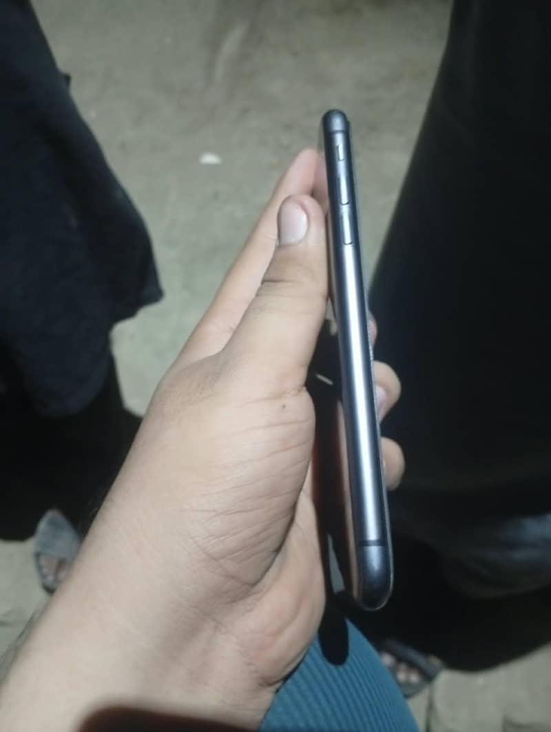 Apple iPhone 11 3