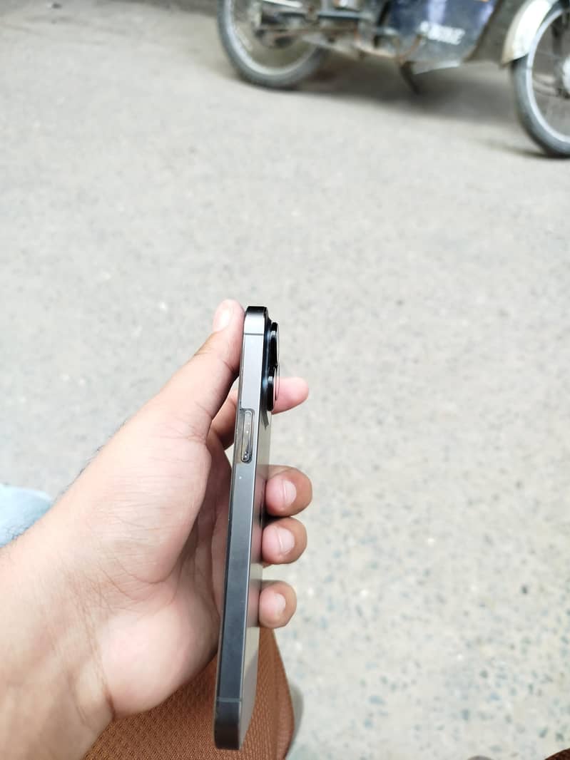 Apple iPhone 13 Pro 2