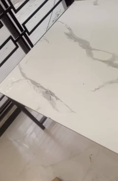 4 by 6 table 10/10 1 month used