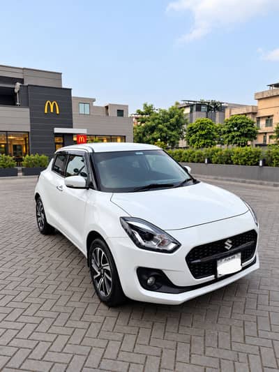 Suzuki Swift GLX 2024 | 41,500 KM | White