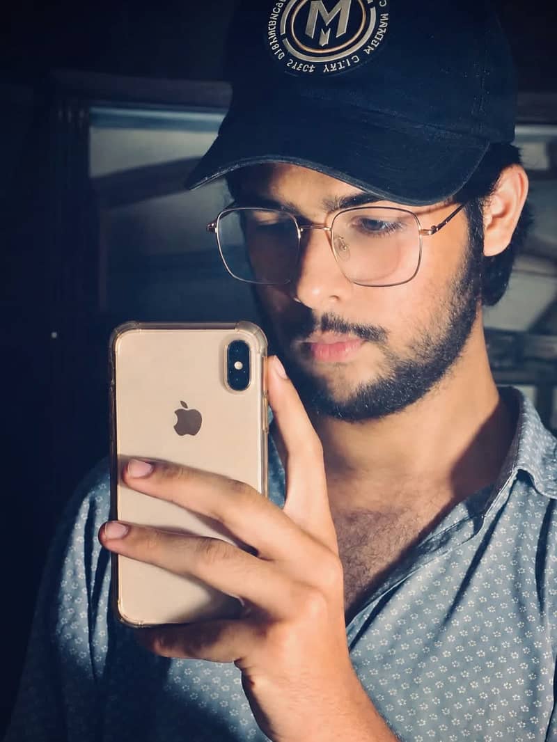 Apple iPhone XS 4