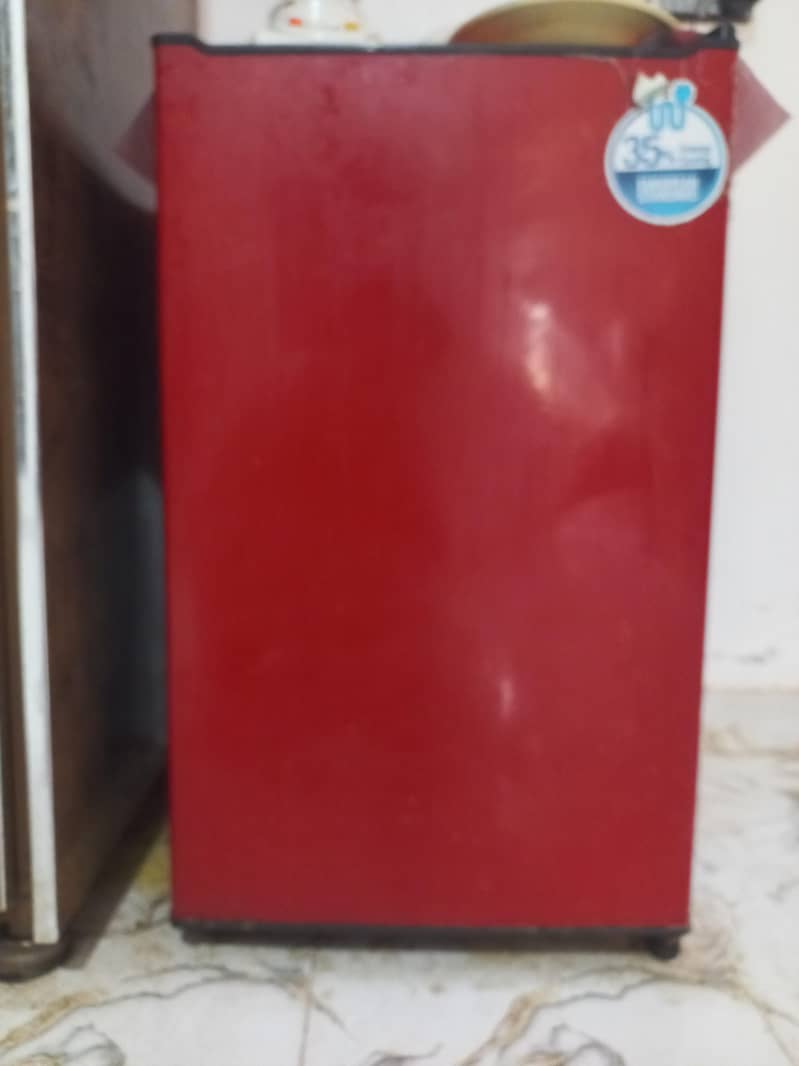 Dawlance mini fridge 0