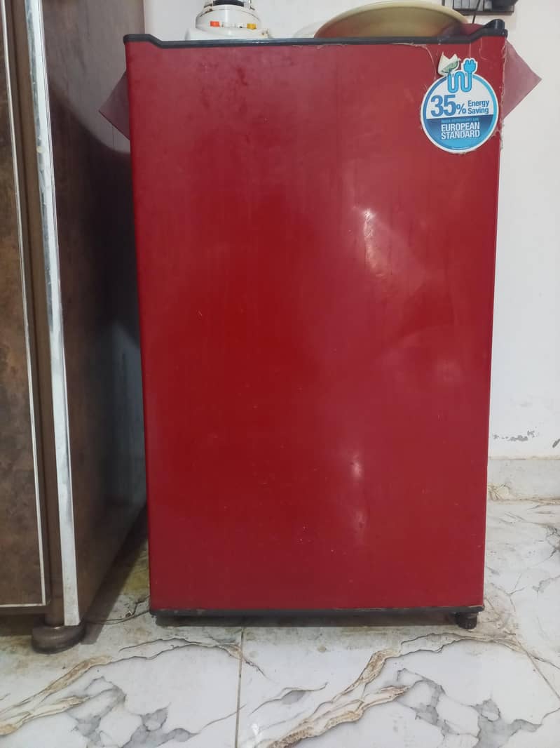 Dawlance mini fridge 1