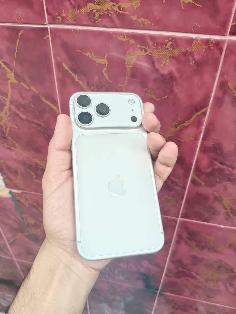 iPhone 17 Pro Max 1