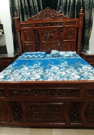 King size bed with dressing table for sale. 03315810543