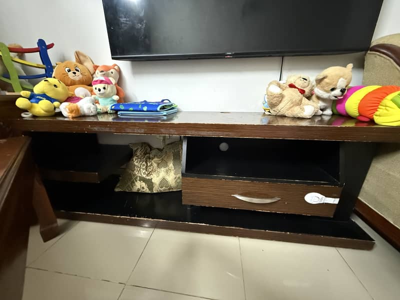 Tables and Led Table 1