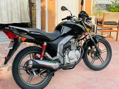 SUZUKI GSX 125 SHOWROOM CONDITION