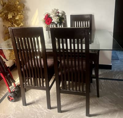 4 Seater Glass Dining Table - New 10/10