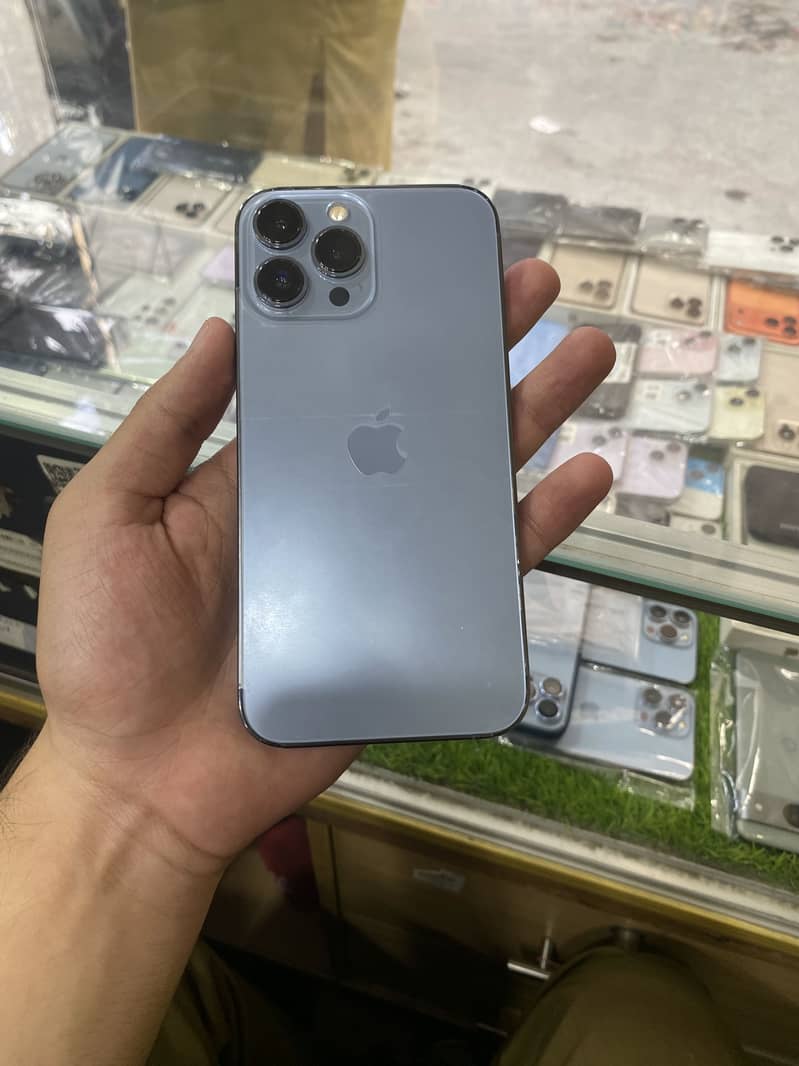 Apple iPhone 13 Pro Max 1