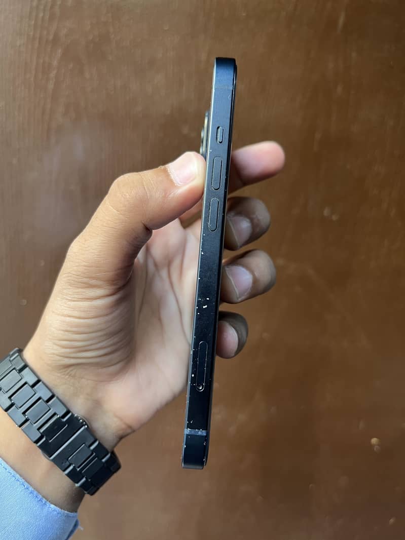 Apple iPhone 13 2