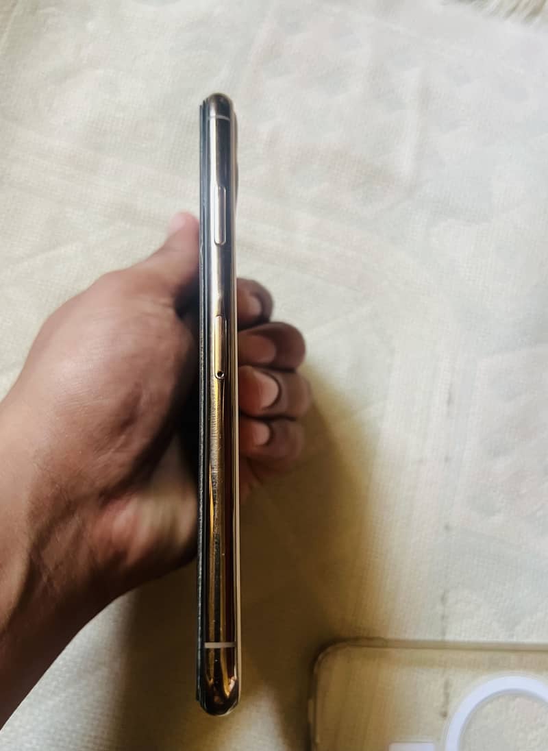 Apple iPhone 11 Pro Max 1