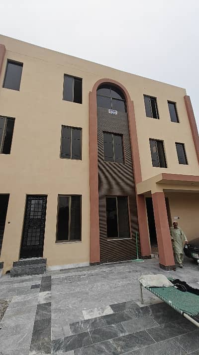 1 KANAL TRIPPLE STORY SEMI COMMERCIAL BUILDING FOR RENT