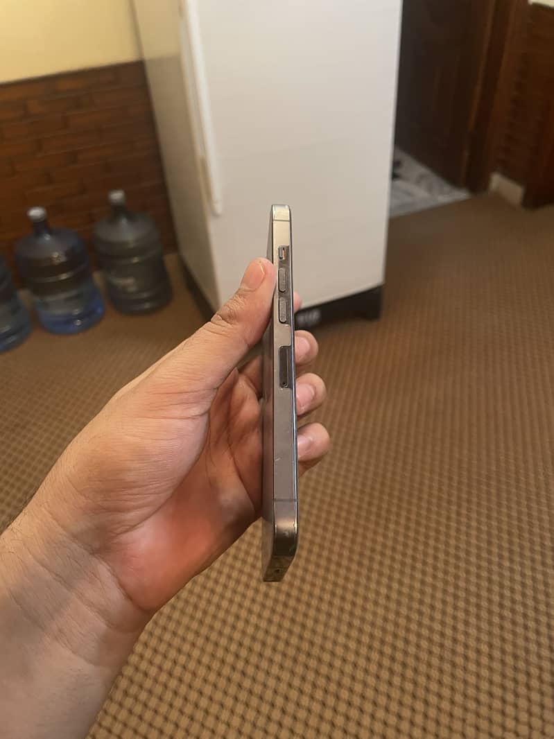Apple iPhone 13 Pro 2