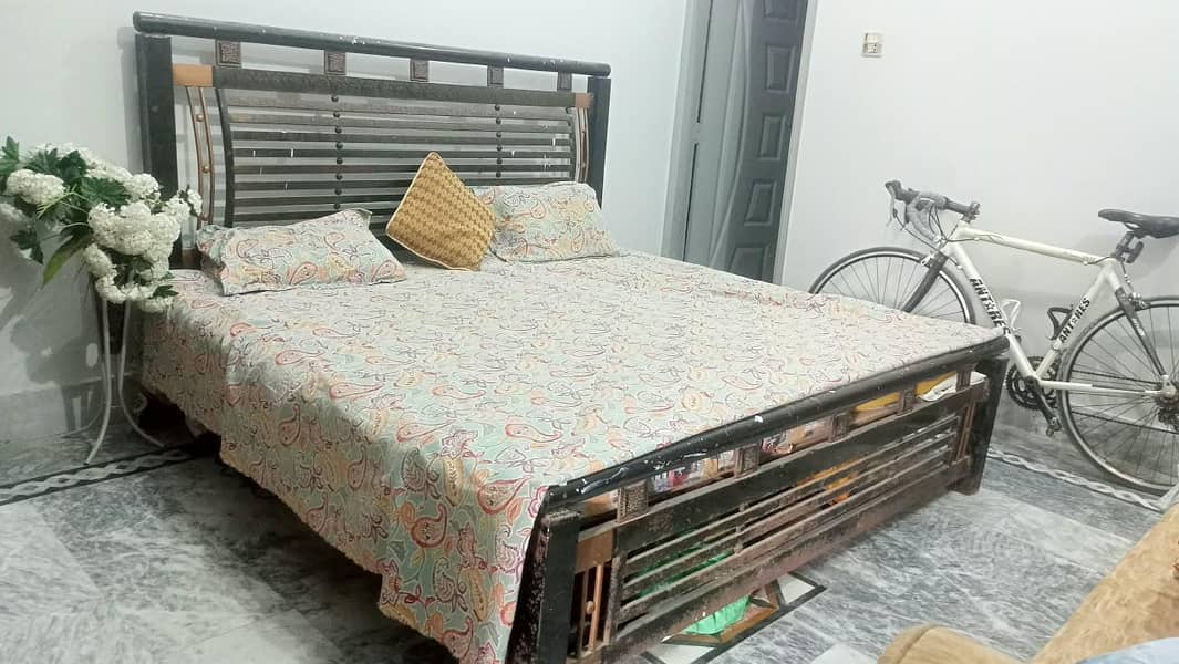 metal bed 1