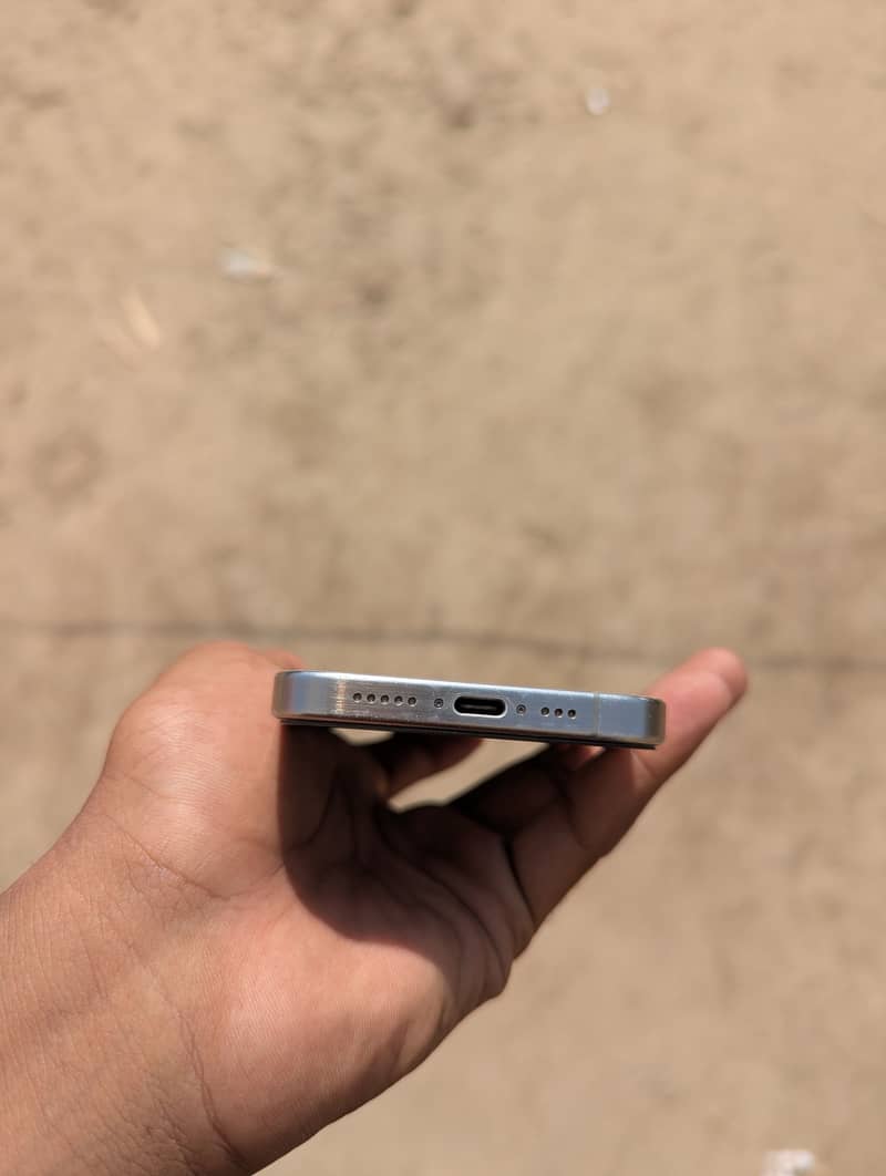 Apple iPhone 15 Pro 2