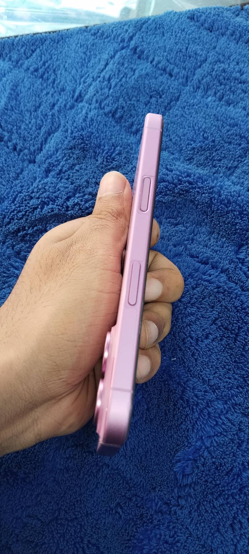 Apple iPhone 16 3