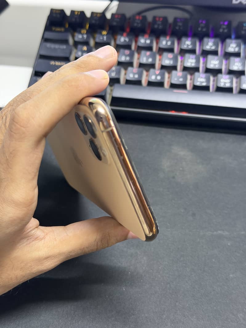 Apple iPhone 11 Pro Max 4
