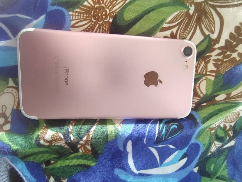 Apple iPhone 7 1