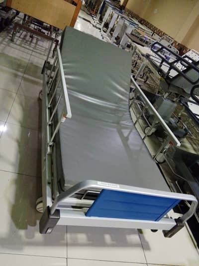 Manual Hospital Bed ,Complete Manual Movements ,Imported Mattress
