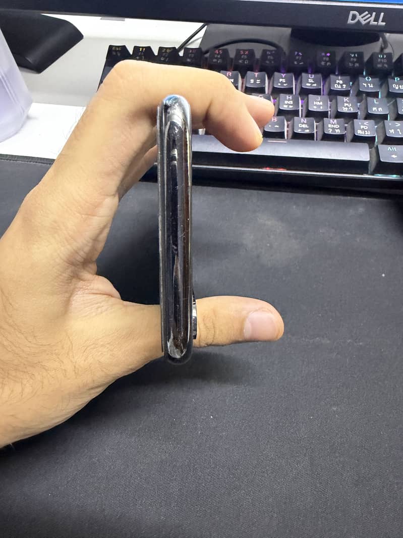 Apple iPhone X 4
