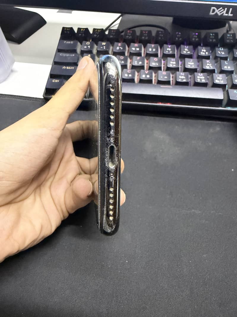 Apple iPhone X 5