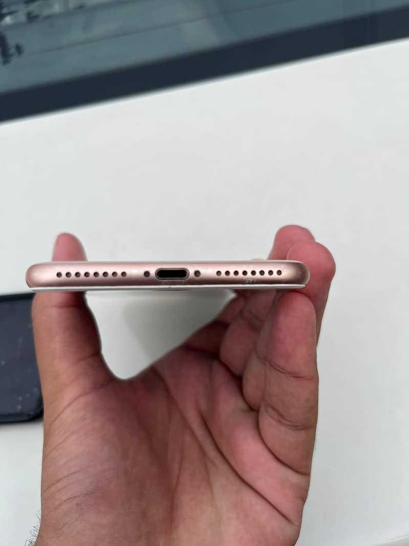 Apple iPhone 8 Plus 4