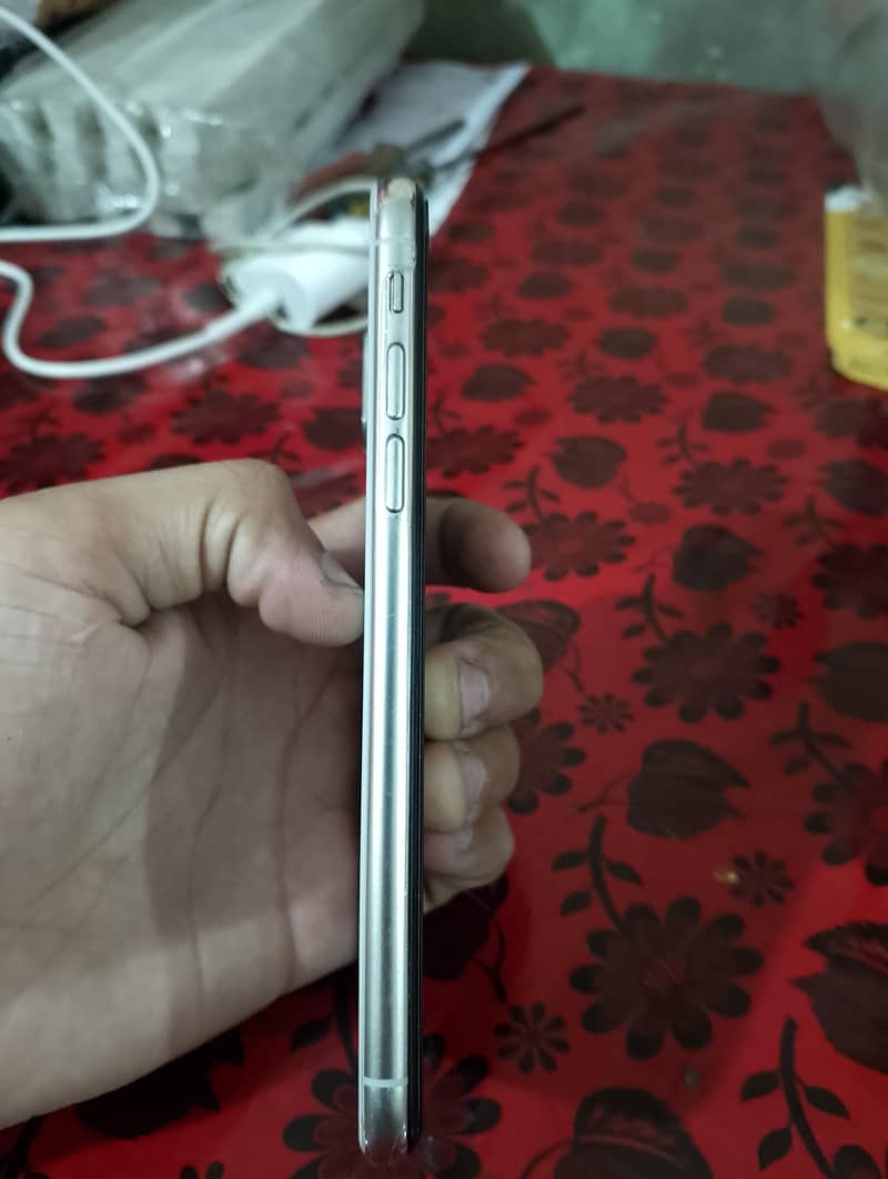 Apple iPhone X 3
