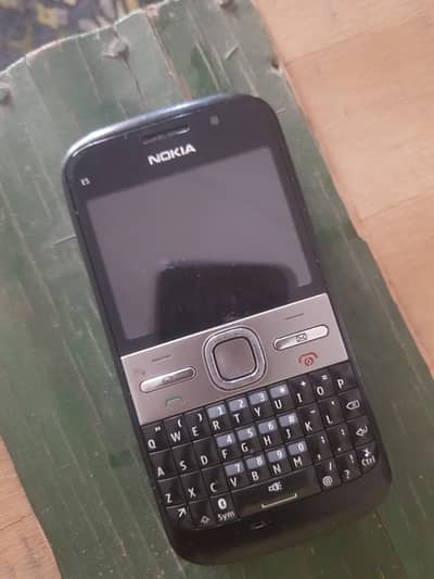 Nokia E5