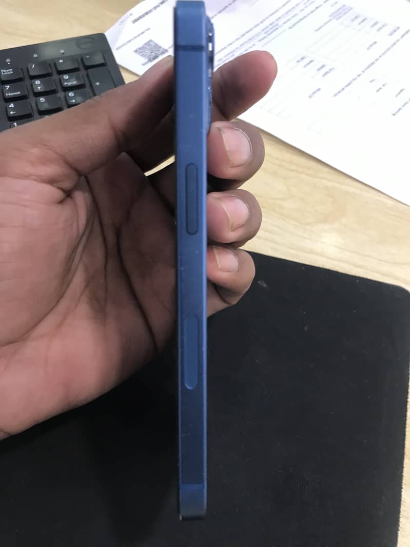 Apple iPhone 13 2