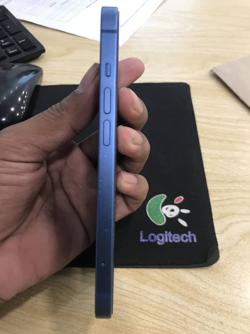 Apple iPhone 13 4